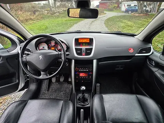 Peugeot 207 2006 photo 5