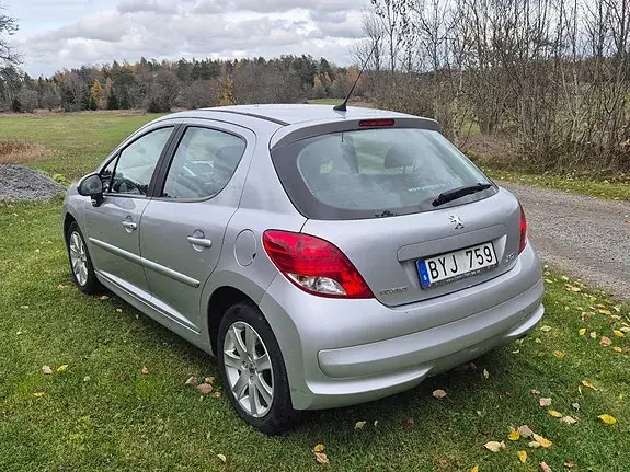 Peugeot 207 2006 photo 4