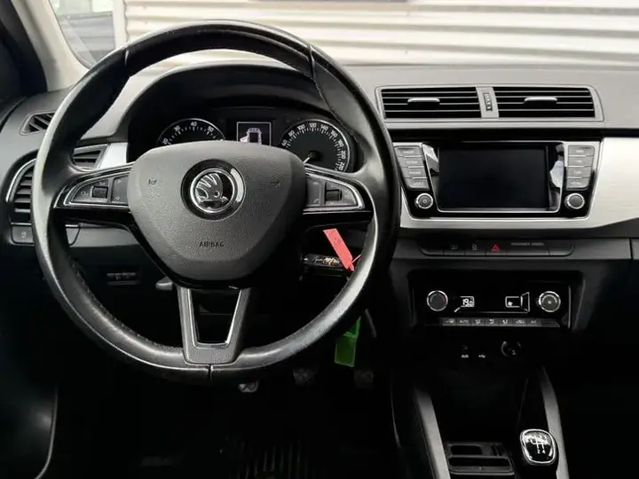 Skoda Fabia 2018 photo 2