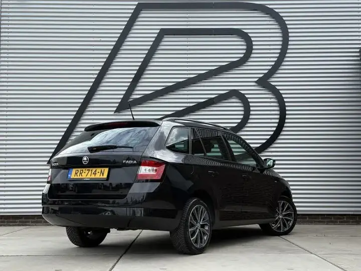 Skoda Fabia 2018 photo 3