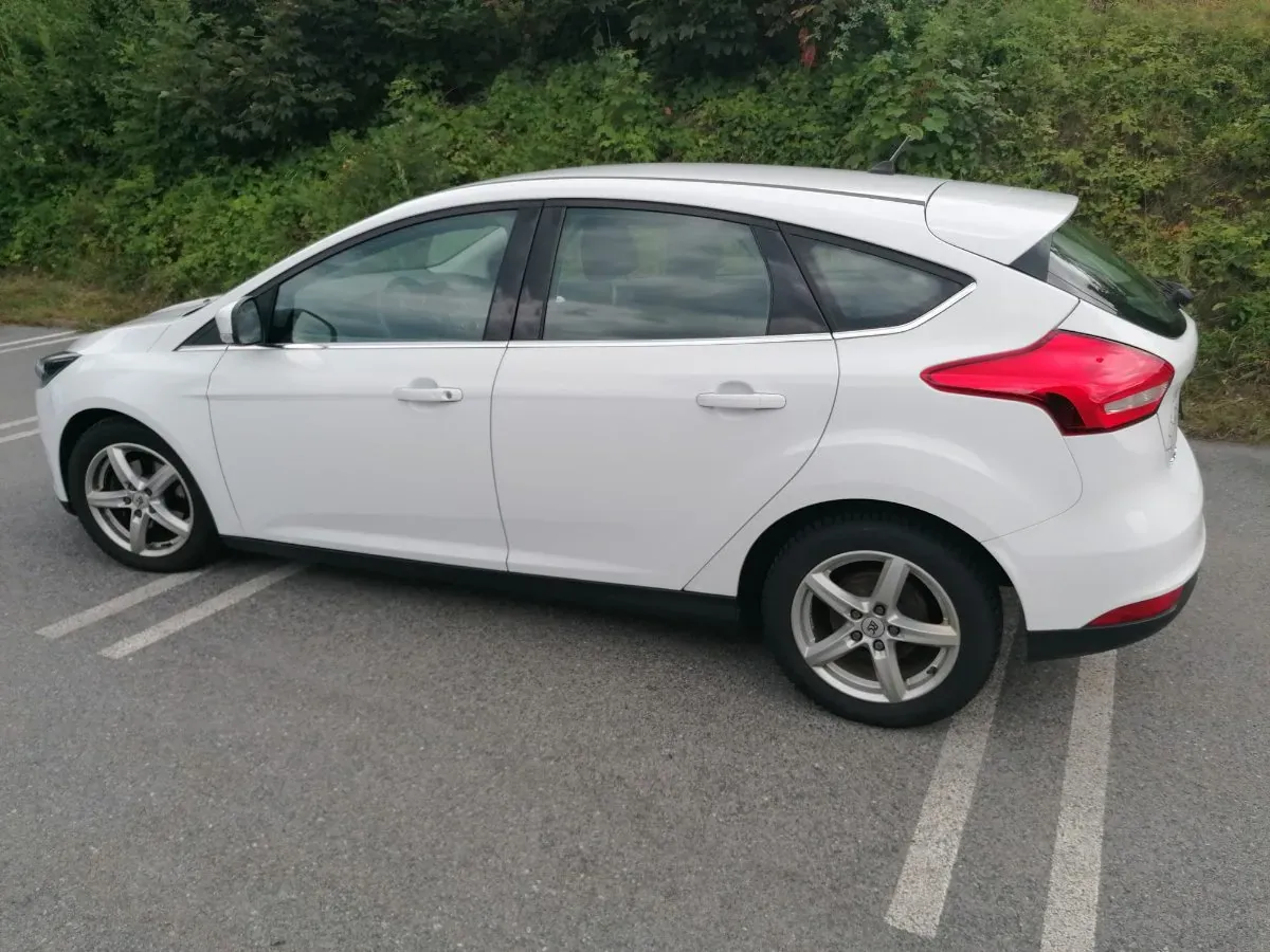 Ford Focus 2017 photo 2