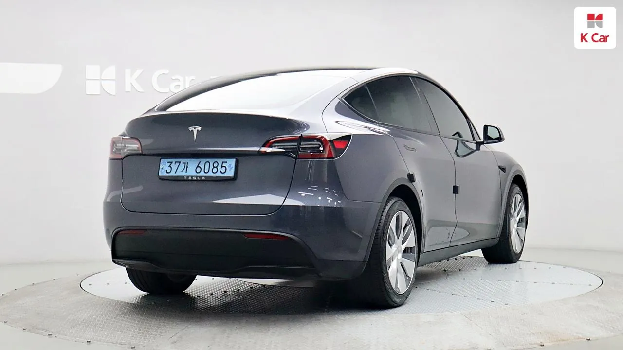 Tesla Model Y 2023 photo 4