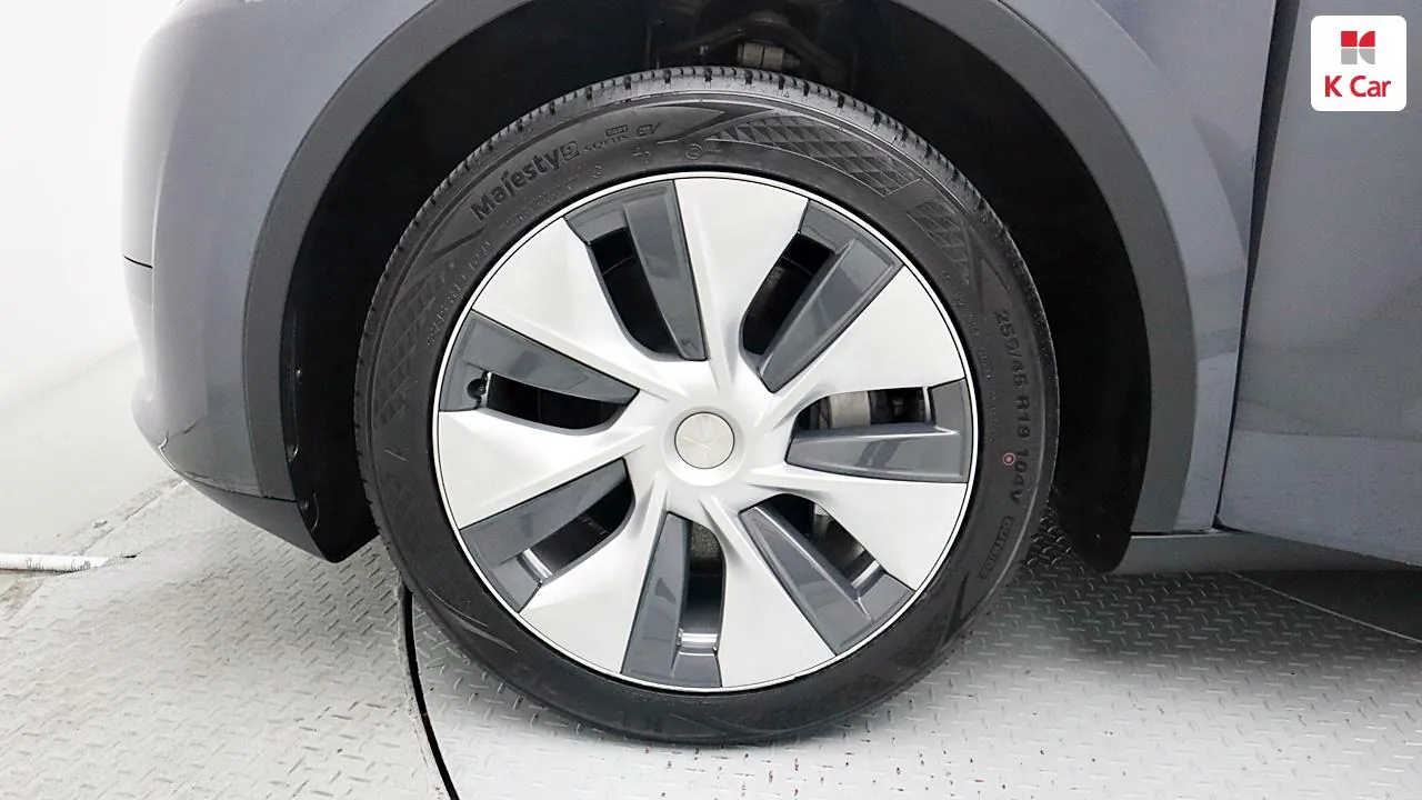 Tesla Model Y 2023 photo 5