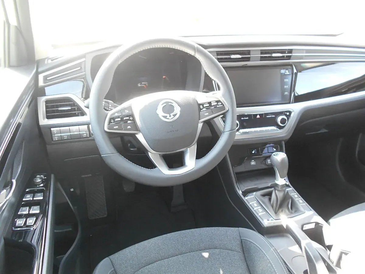KG Mobility Korando photo 3