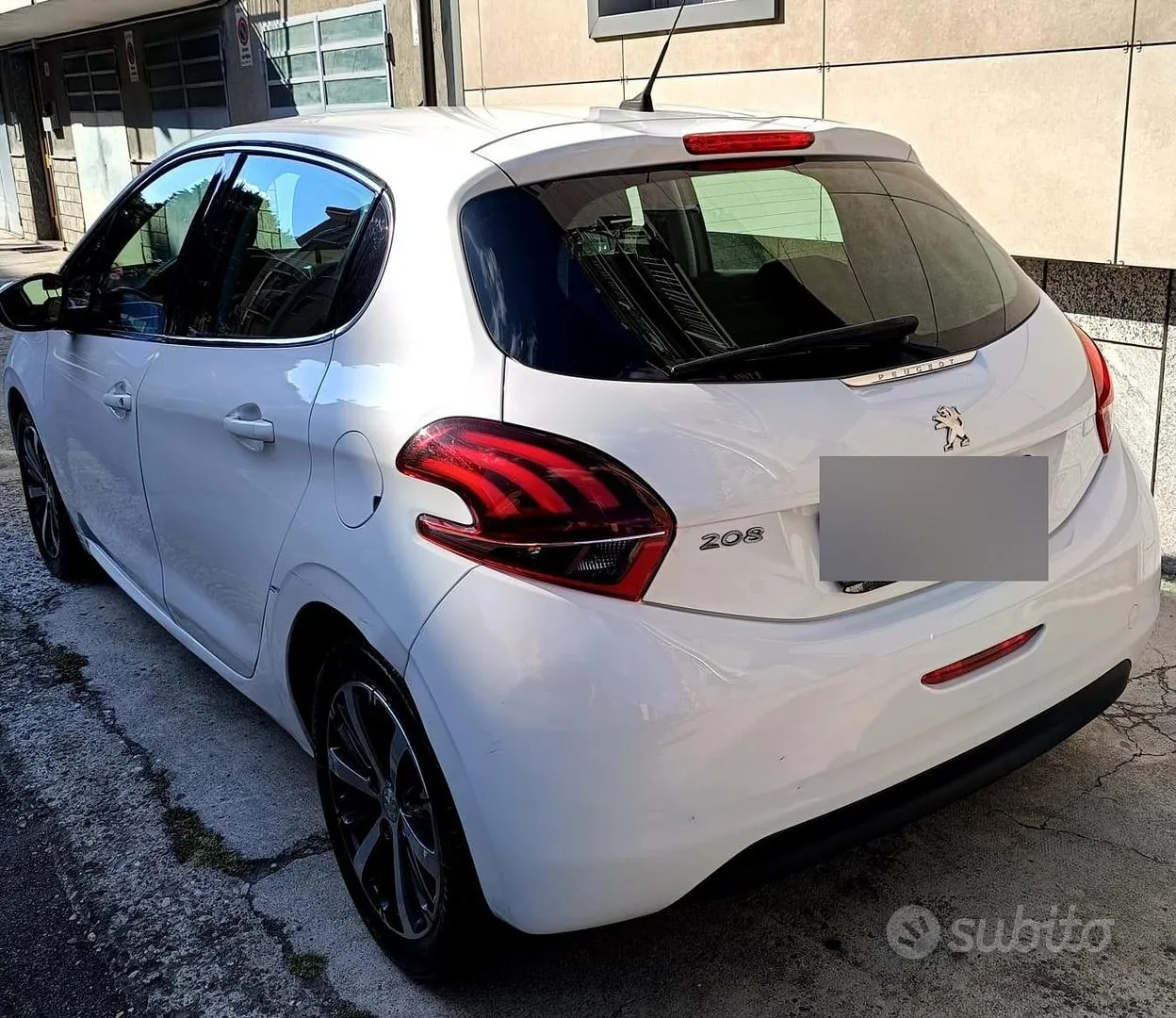 Peugeot 208 2015 photo 2