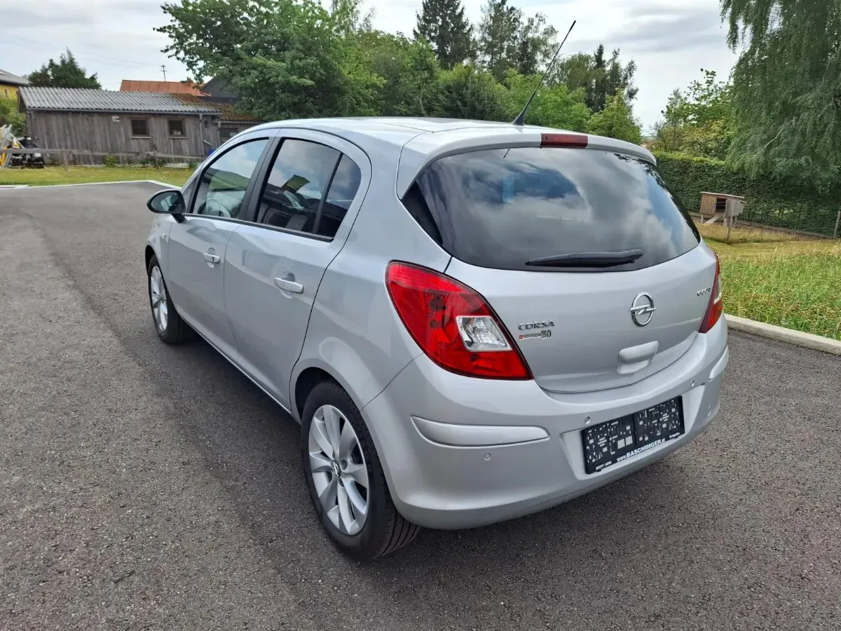 Opel Corsa 2013 photo 2