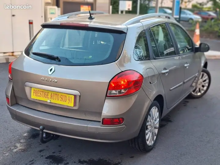 Renault Clio 2009 photo 2