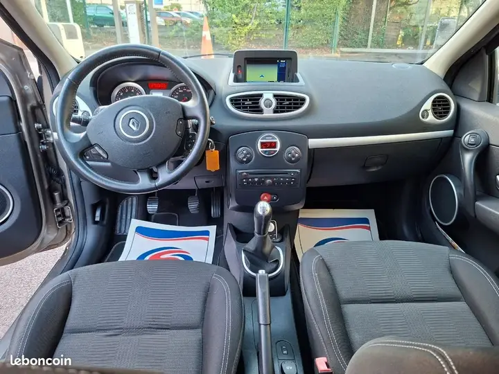Renault Clio 2009 photo 3