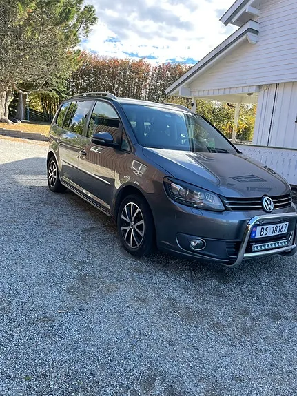 Volkswagen Touran 2011 photo 3