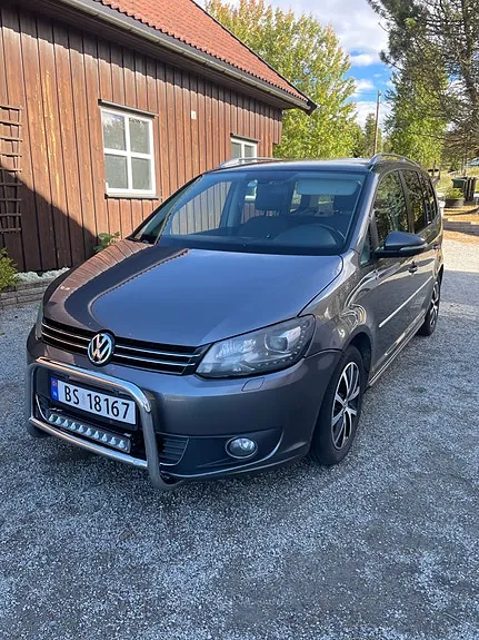 Volkswagen Touran 2011 photo 2
