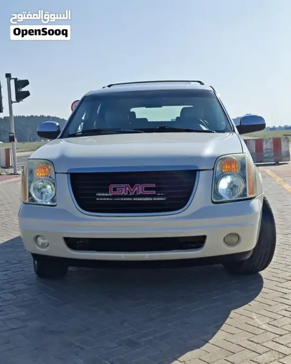 GMC Yukon 2010 photo 2