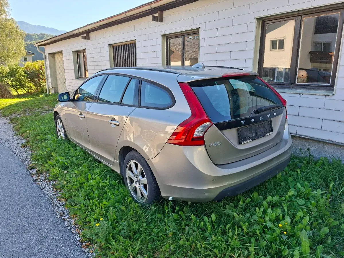 Volvo V60 2013 photo 2