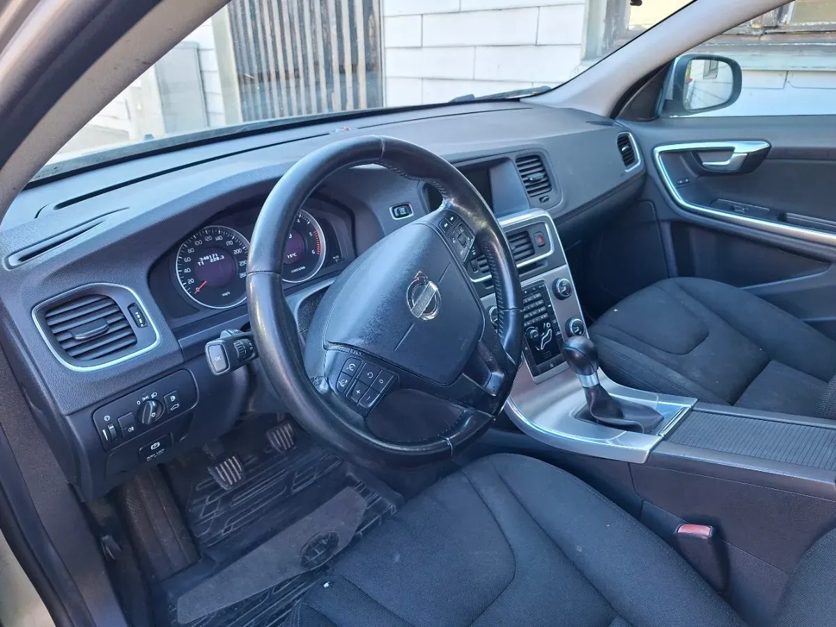 Volvo V60 2013 photo 3