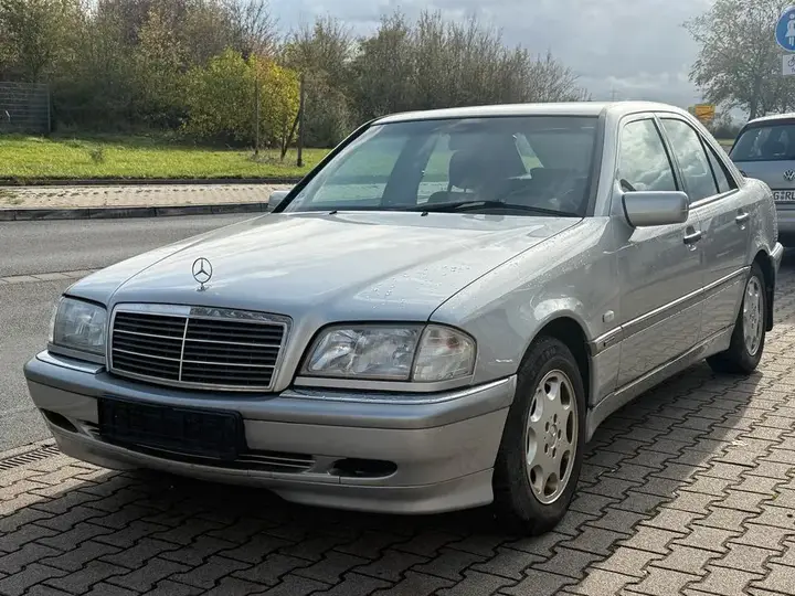 Mercedes-Benz C 240