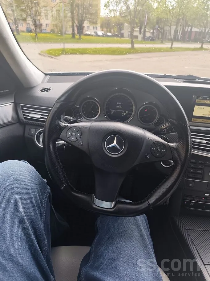 Mercedes-Benz E350 2010 photo 4