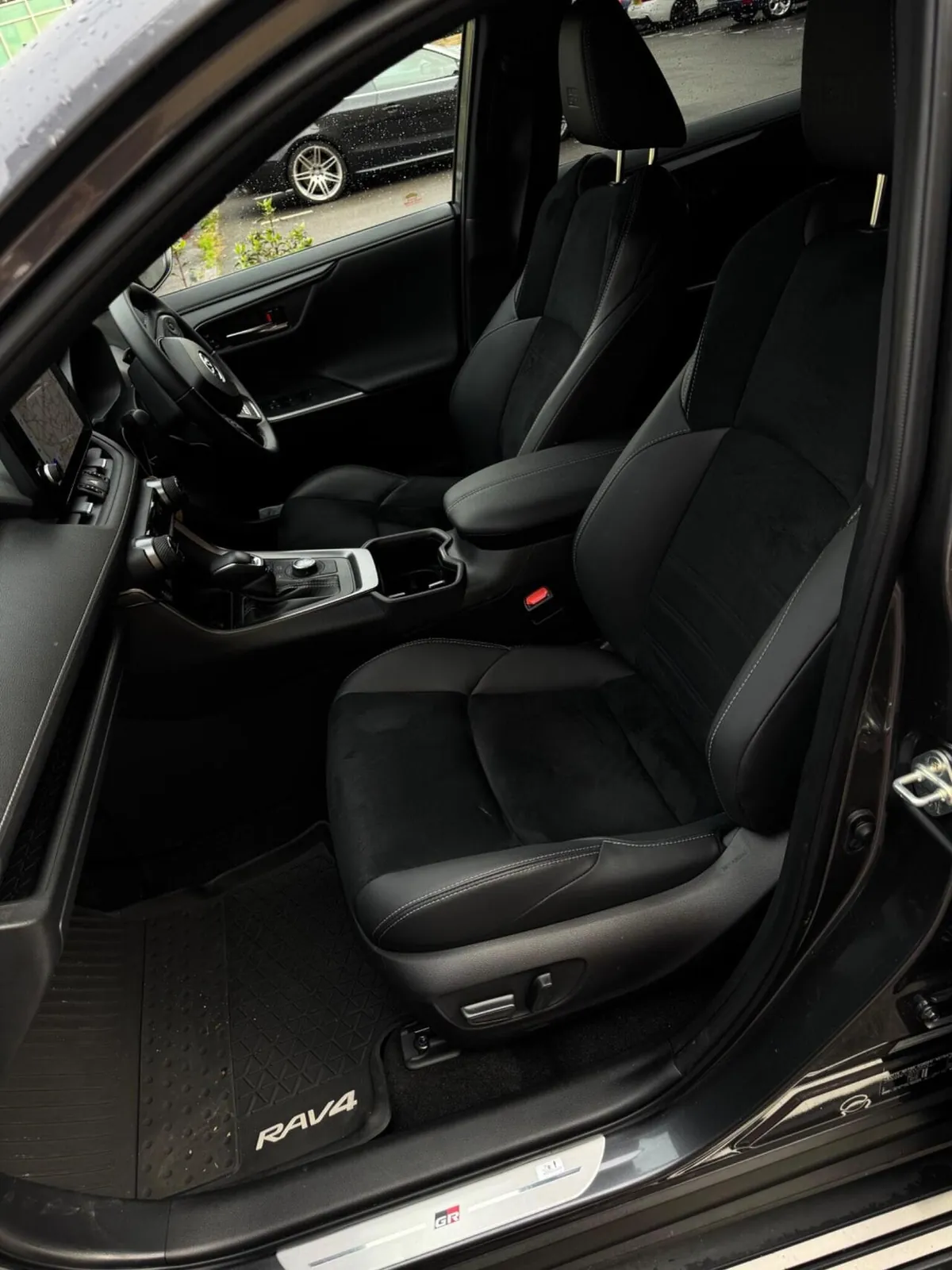 Toyota Rav4 2025 photo 4