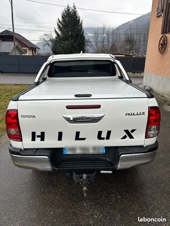 Toyota Hilux 2024 photo 3