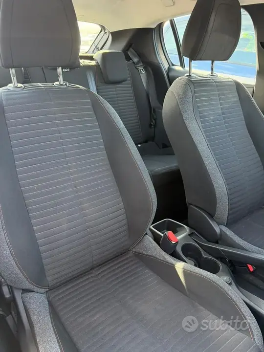 Peugeot 208 2021 photo 3