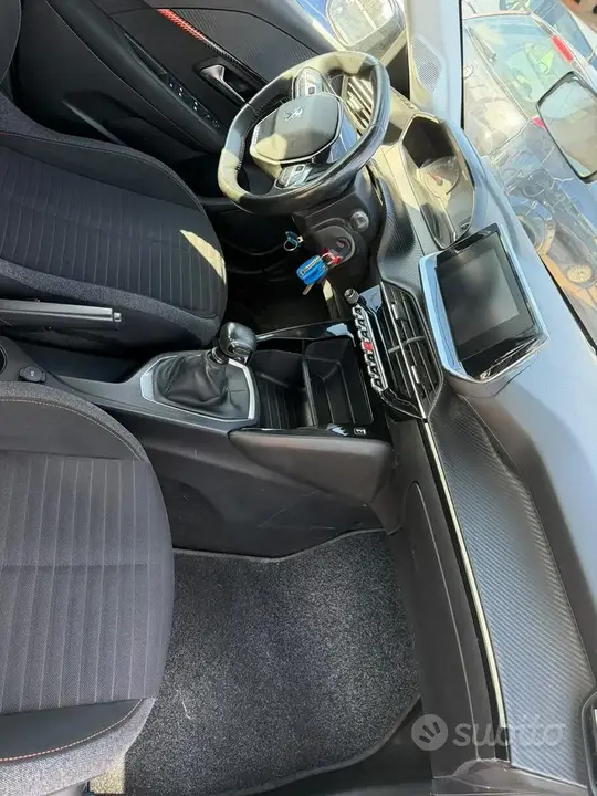 Peugeot 208 2021 photo 4