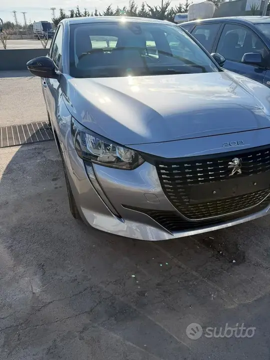 Peugeot 208 2021 photo 2