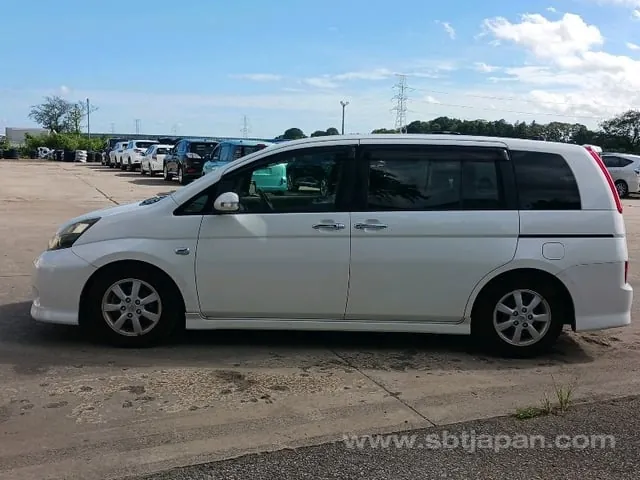 Toyota Isis 2010 photo 4