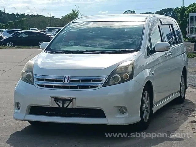 Toyota Isis 2010 photo 3