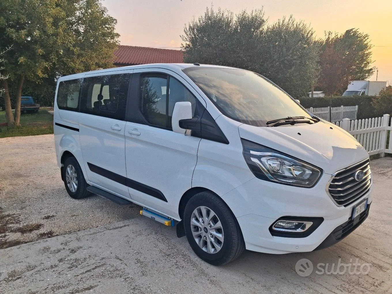 Ford Tourneo Custom 2019 photo 2
