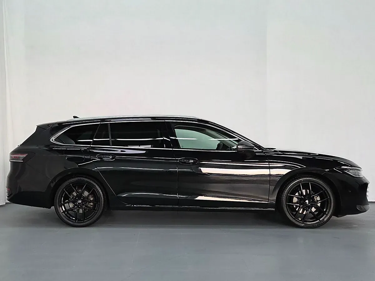 Volkswagen Passat 2024 photo 2