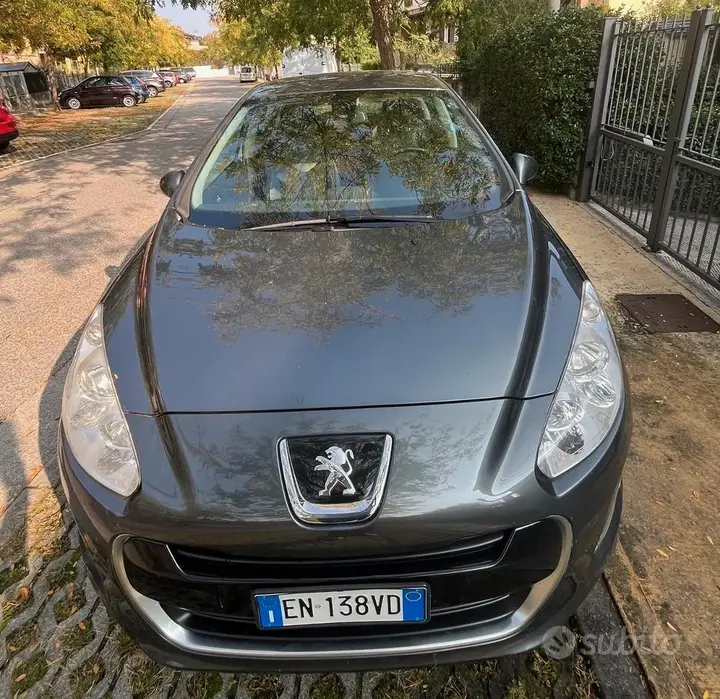 Peugeot 308 2012 photo 2