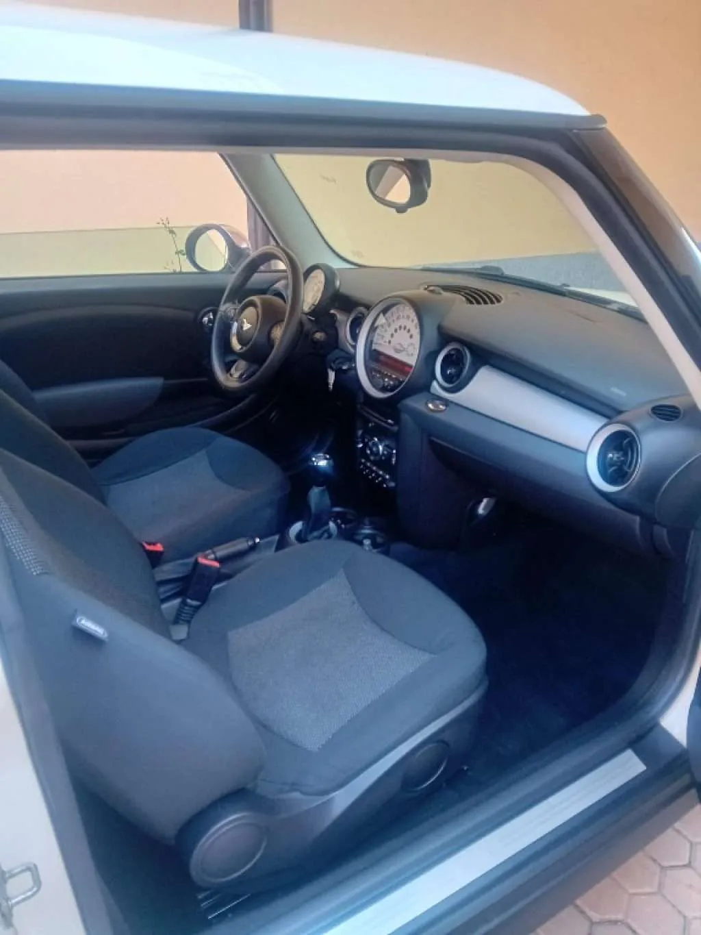 Mini One 2012 photo 3