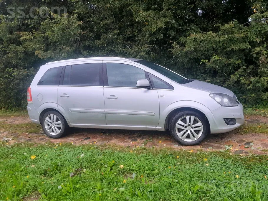 Opel Zafira 2011 photo 2