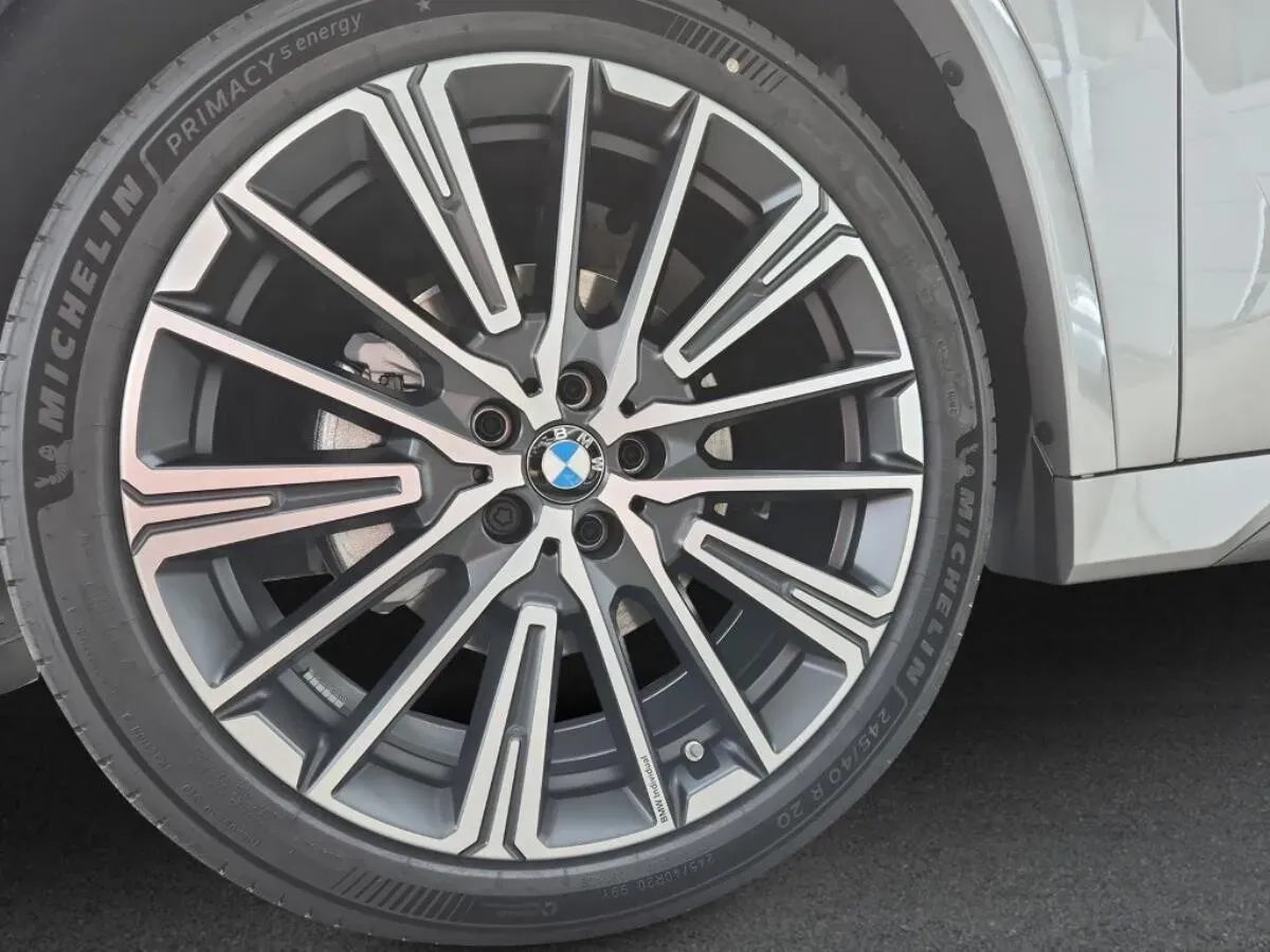 BMW Ix1 2026 photo 3