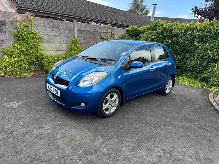 Toyota Yaris 2010 photo 2