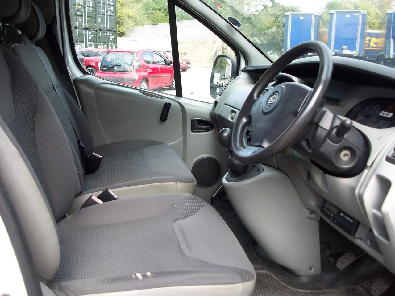 Vauxhall Vivaro 2008 photo 2