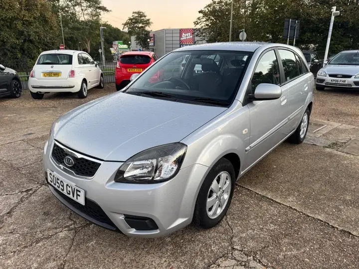 Kia Rio 2010 photo 3