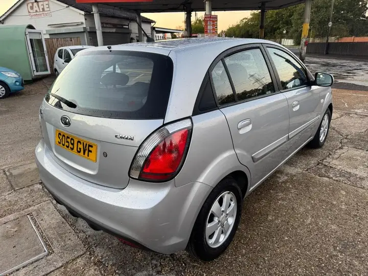 Kia Rio 2010 photo 4
