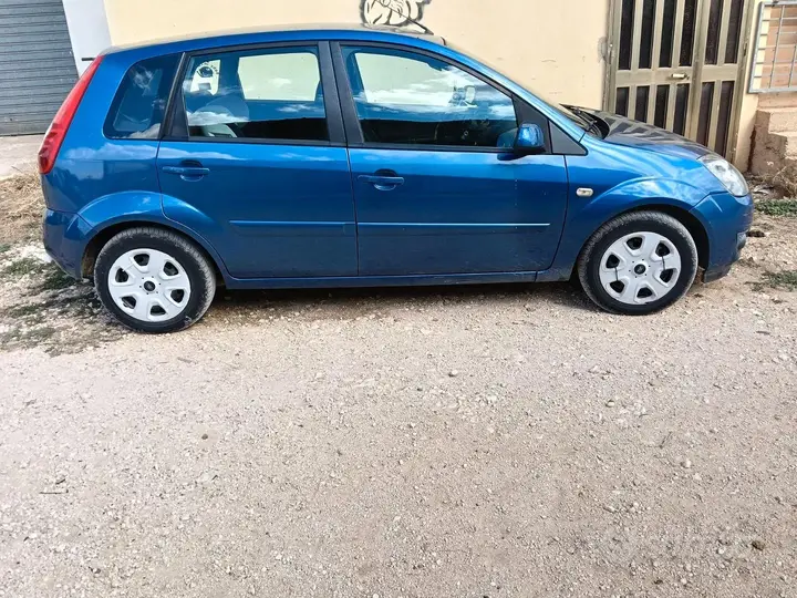 Ford Fiesta 2007 photo 2