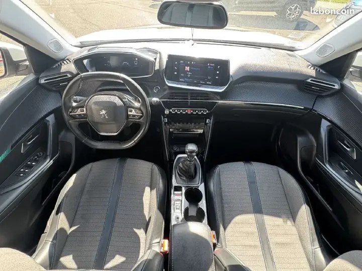 Peugeot 2008 2021 photo 5