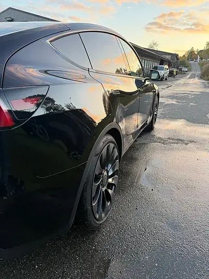 Tesla Model Y 2022 photo 3
