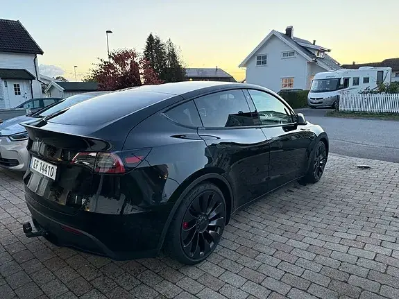 Tesla Model Y 2022 photo 2