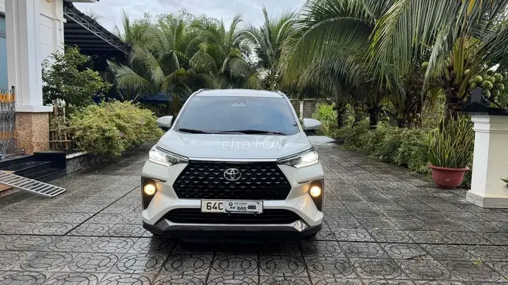 Toyota Veloz Cross