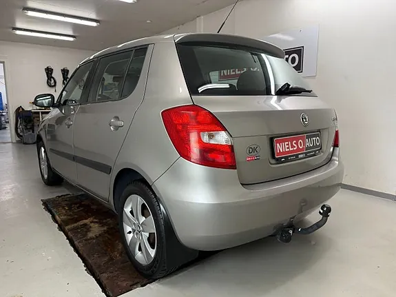 Skoda Fabia 2008 photo 3