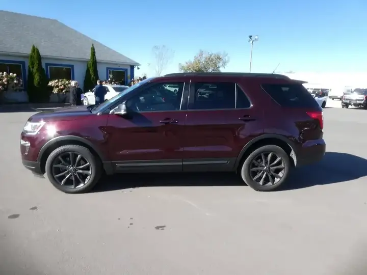 Ford Explorer 2018 photo 2