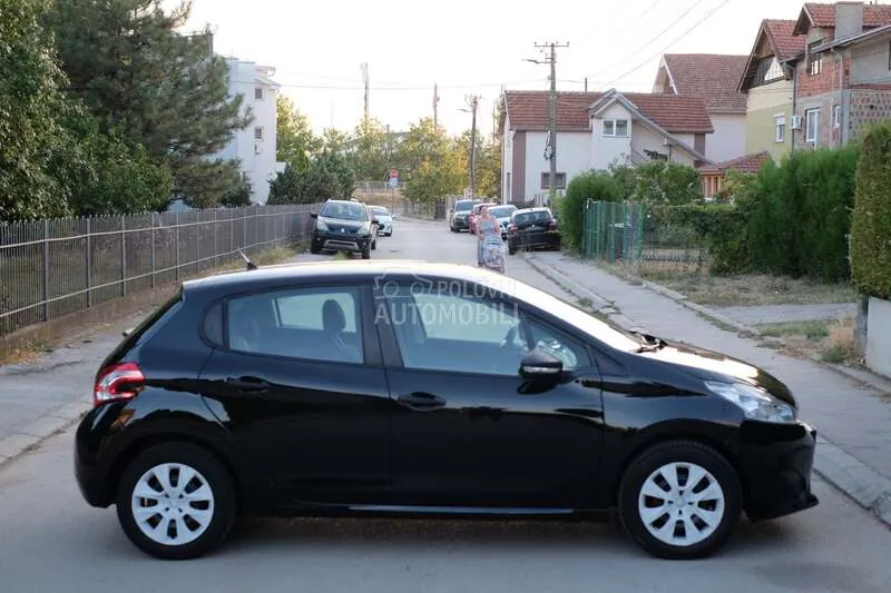 Peugeot 208 2012 photo 5