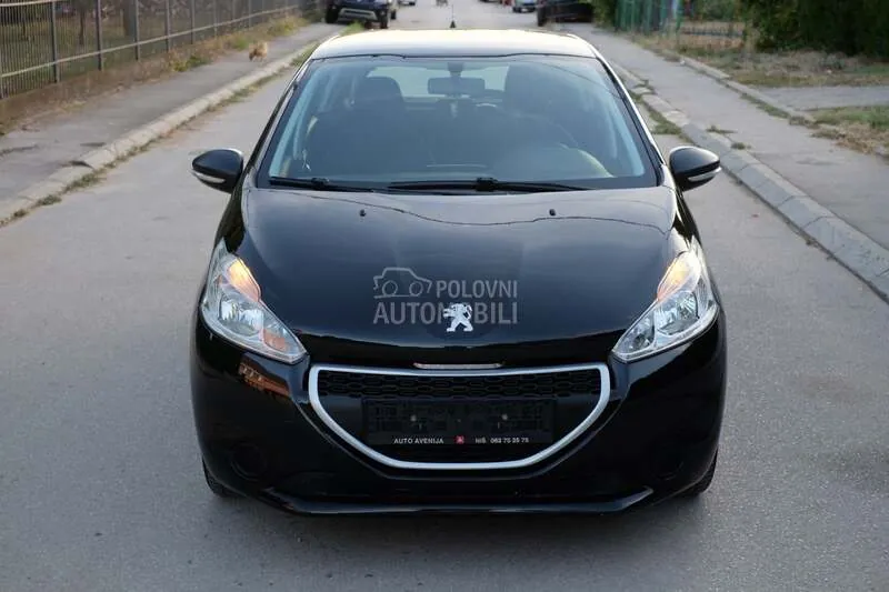 Peugeot 208 2012 photo 2