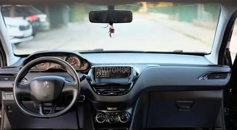 Peugeot 208 2012 photo 3