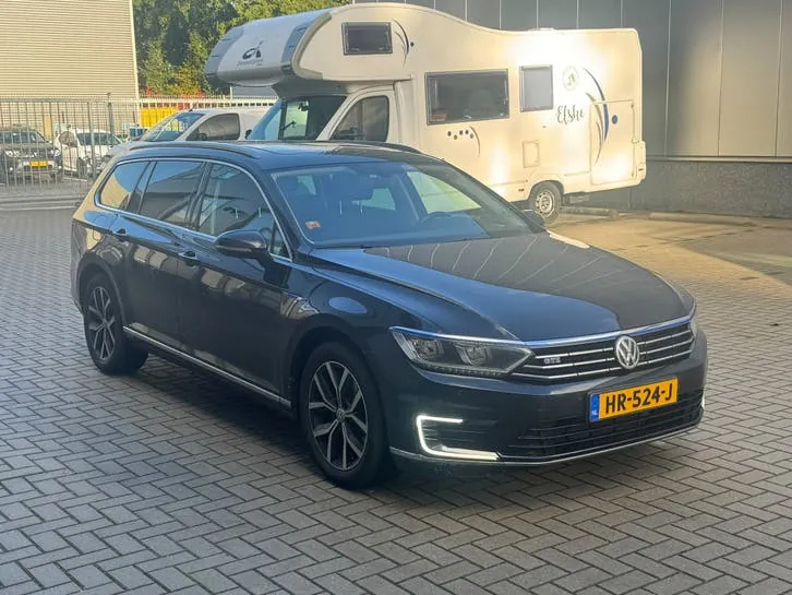 Volkswagen Passat 2015 photo 2