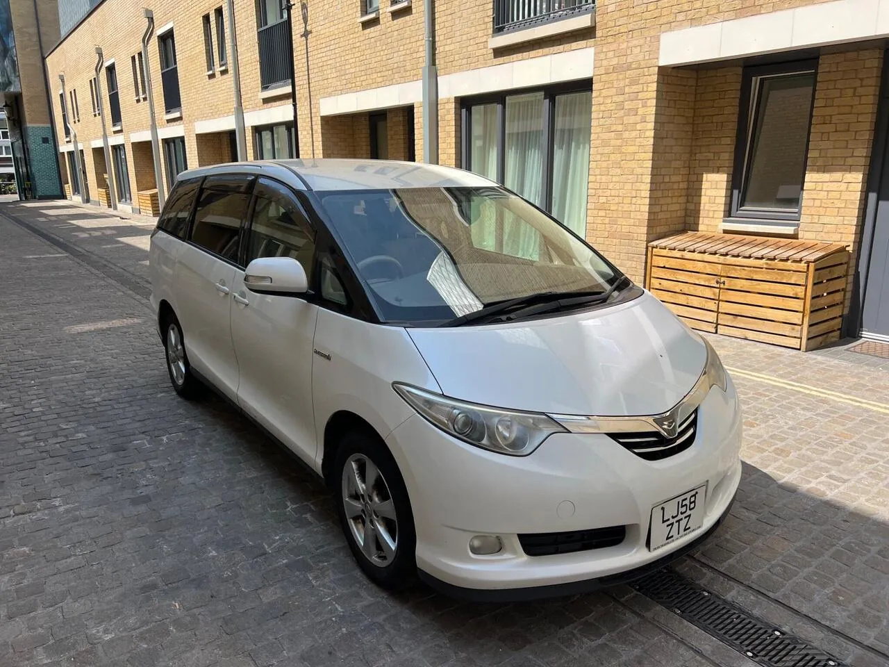 Toyota Estima 2008 photo 3