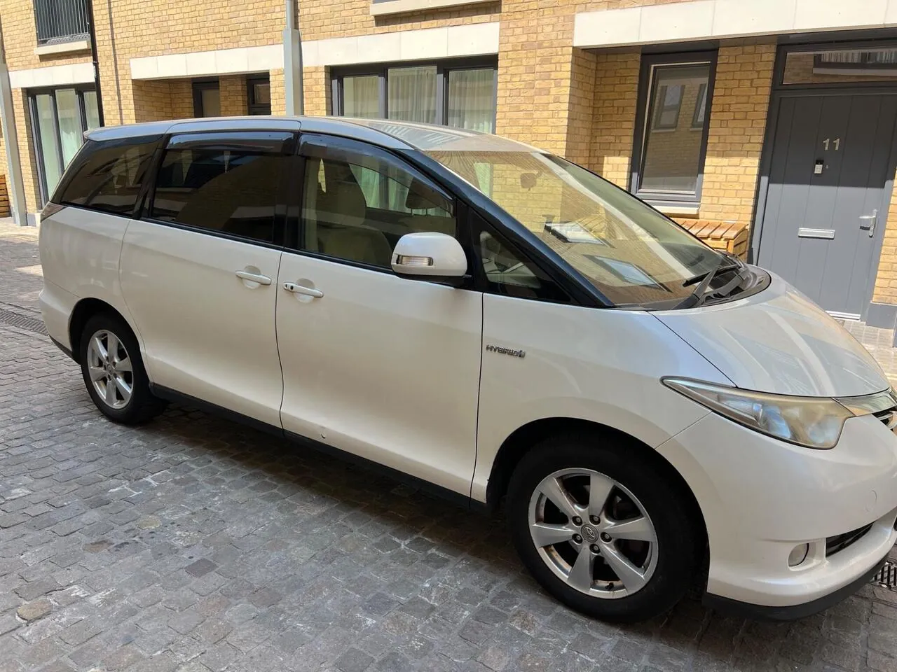 Toyota Estima 2008 photo 4