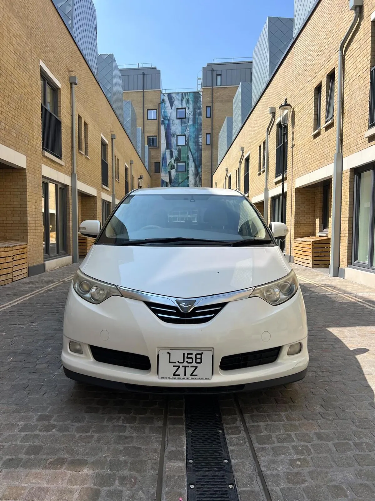 Toyota Estima